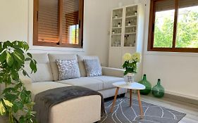 A Casa Vermella Con Jardin A 10 Minutos De Santiago De Compostela
